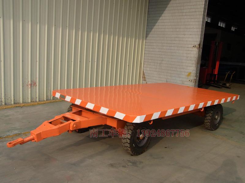 輕型工業(yè)平板拖車(chē)