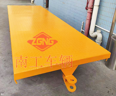 4噸轉(zhuǎn)運(yùn)全掛平板拖車(chē)4I.jpg