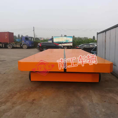120噸載重王平板拖車(chē)2I.jpg
