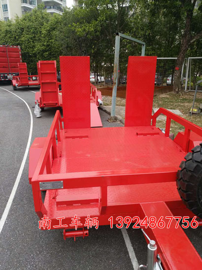 2.1噸履帶式消防車(chē)拖車(chē)5I.jpg